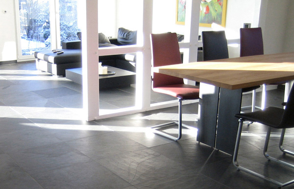 Schieferplatten, Wohnzimmer, Montauk Blue, spaltrau